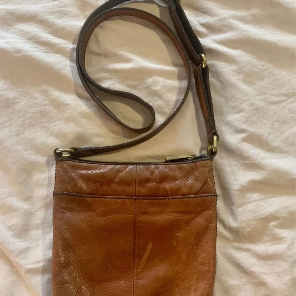 Fossil Brown Messenger Bag with Adjustable Strap and Classic Design - Picture 2 of 2